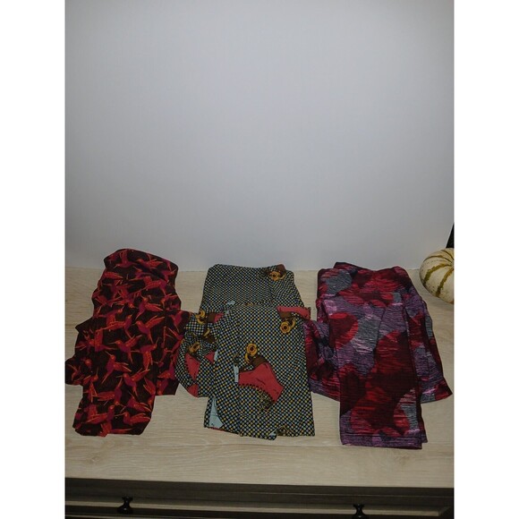 Lot Of 3 LuLaRoe Butter Soft Leggings Womens One Size Hummingbirds Skates Hearts - Picture 2 of 15